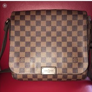 Authentic Louis Vuitton District Messenger